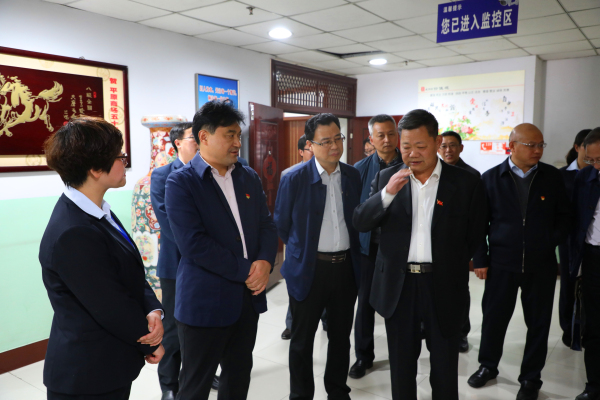 河南省新鄉(xiāng)市委常委、組織部長(zhǎng)王樂新來平原商場(chǎng)調(diào)研